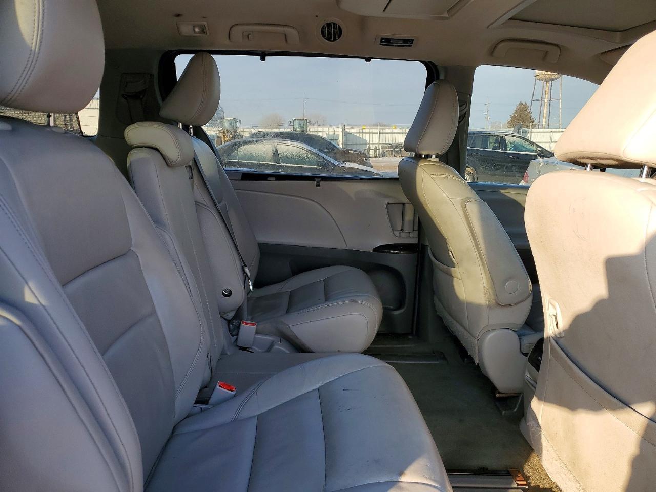 2015 TOYOTA SIENNA