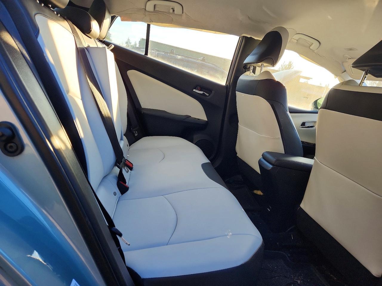 2016 TOYOTA PRIUS