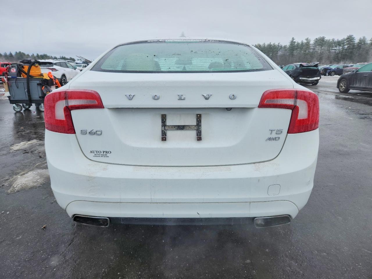 2015 VOLVO S60