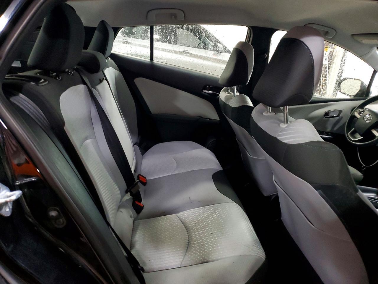 2016 TOYOTA PRIUS