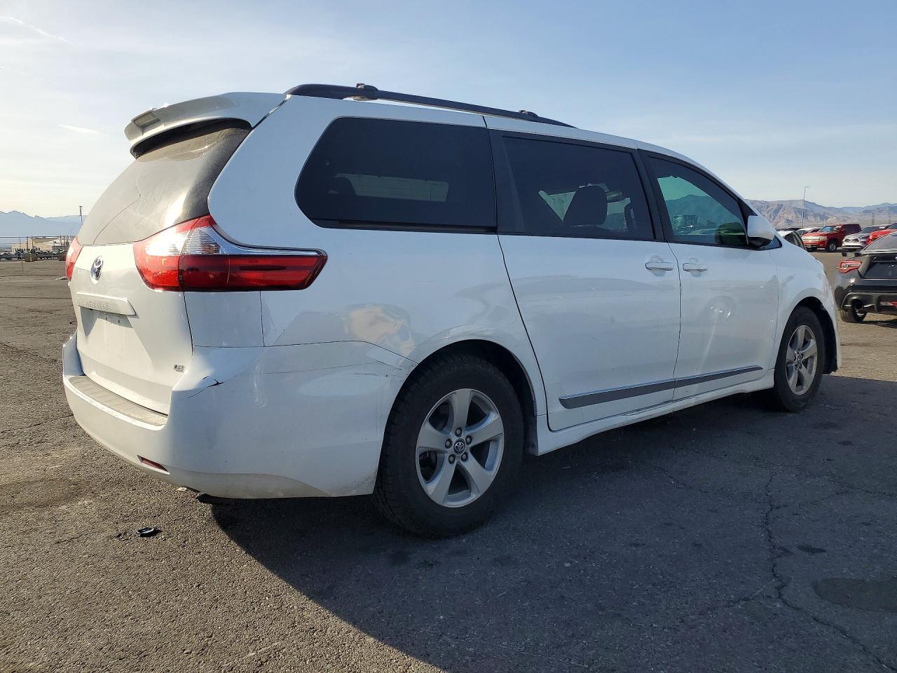 2018 TOYOTA SIENNA