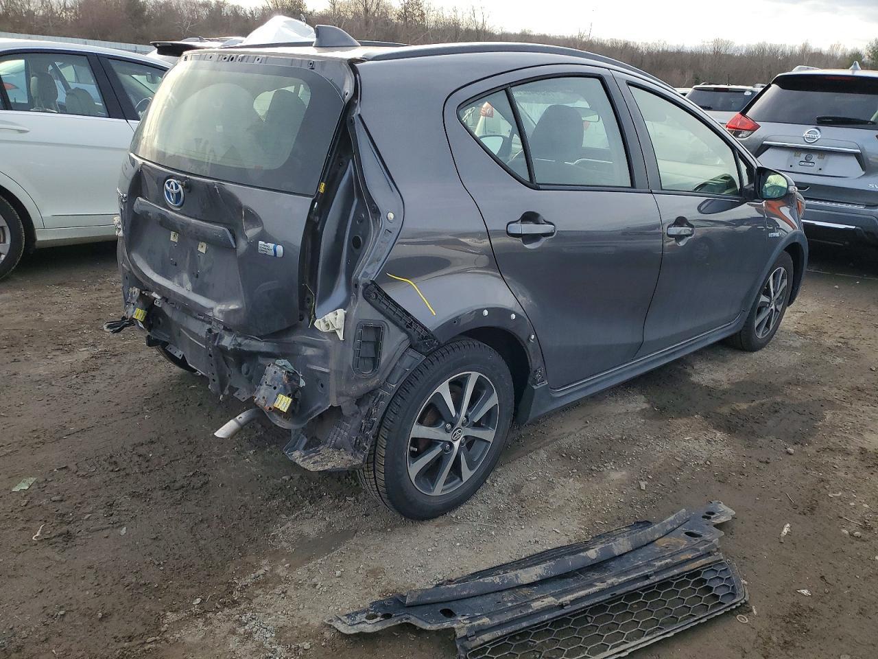 2019 TOYOTA Prius c
