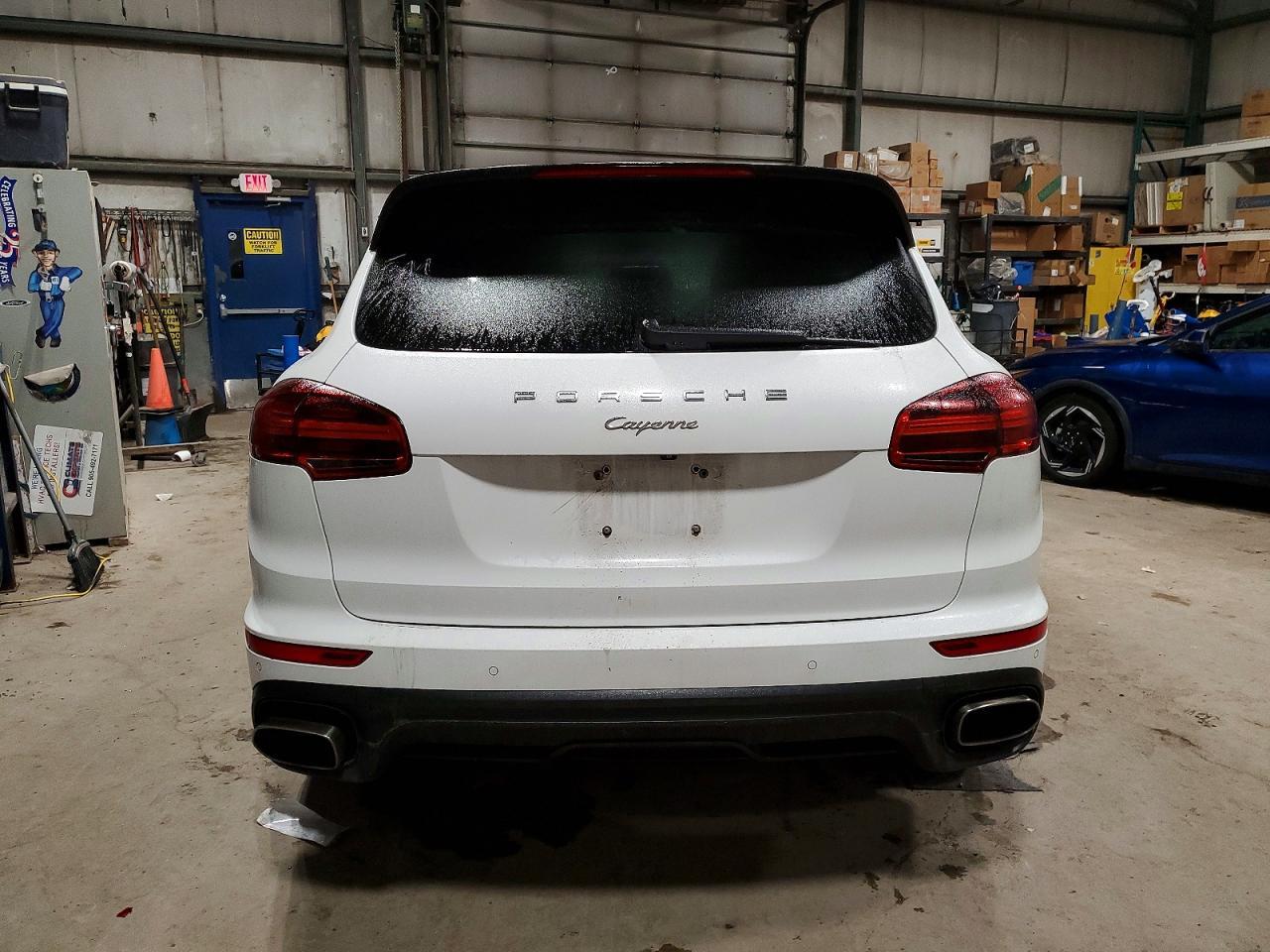 2015 PORSCHE CAYENNE