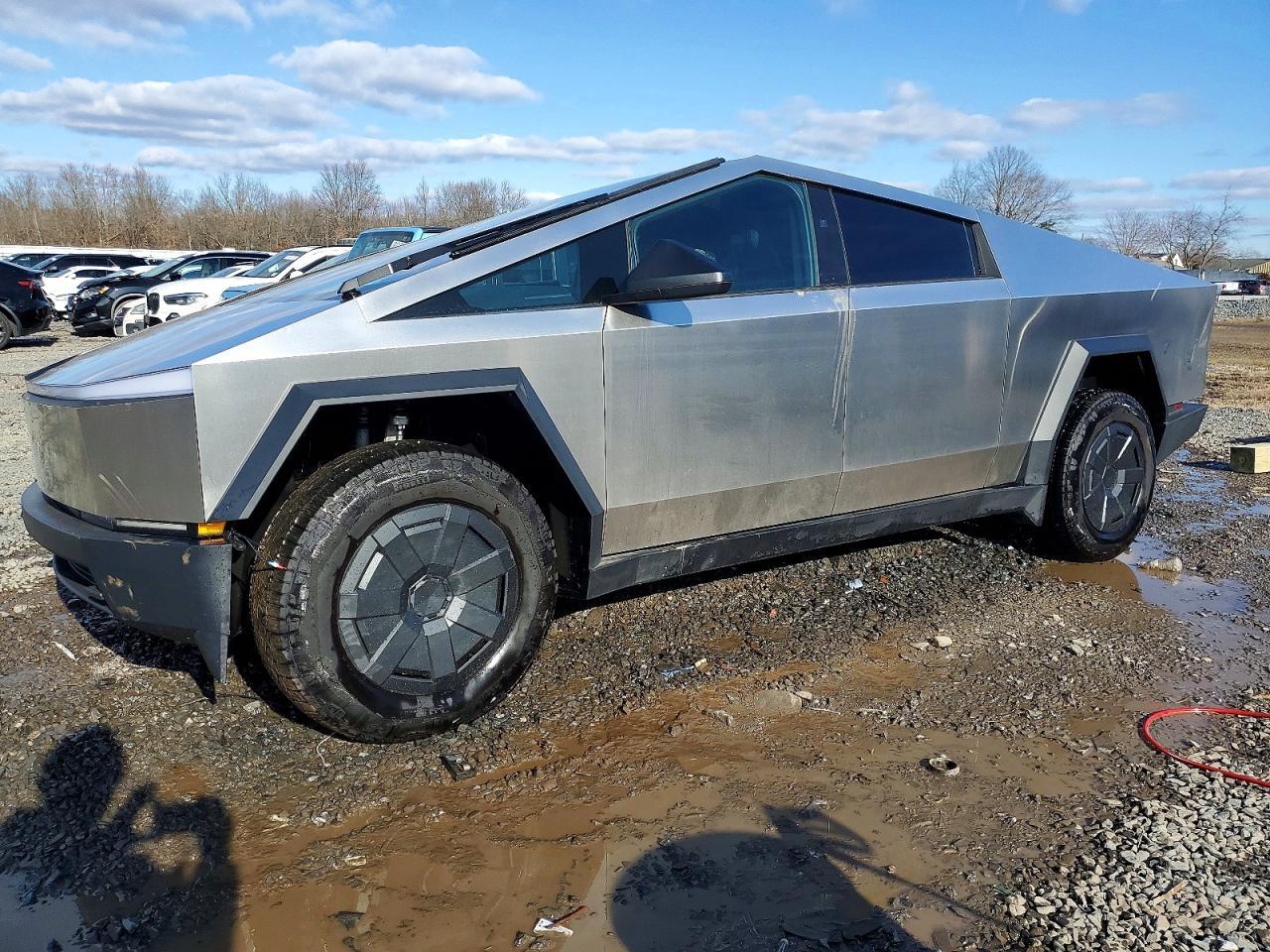 2025 TESLA Cybertruck