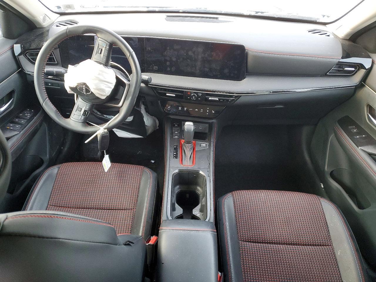 2025 NISSAN KICKS