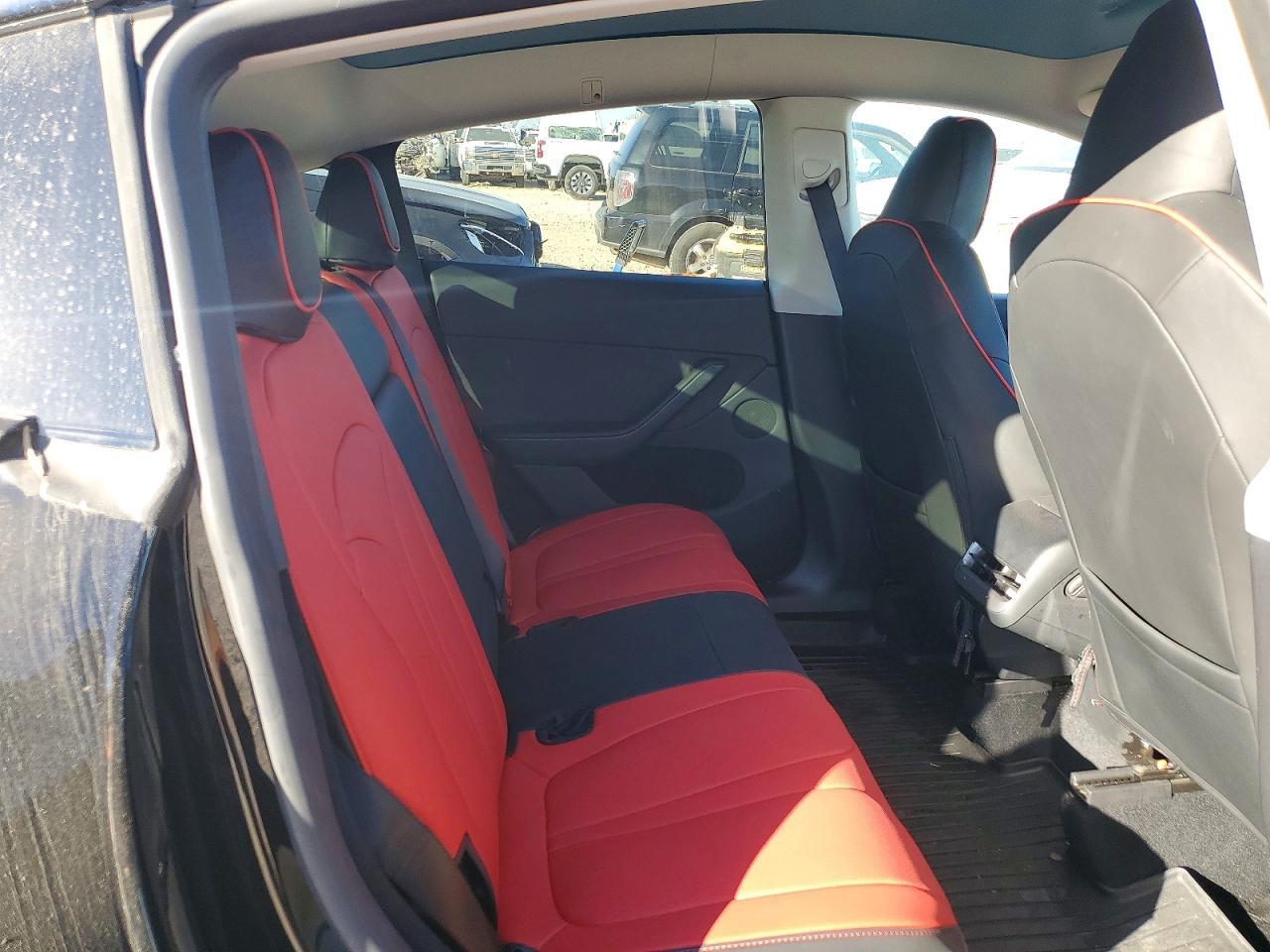 2025 TESLA MODEL Y
