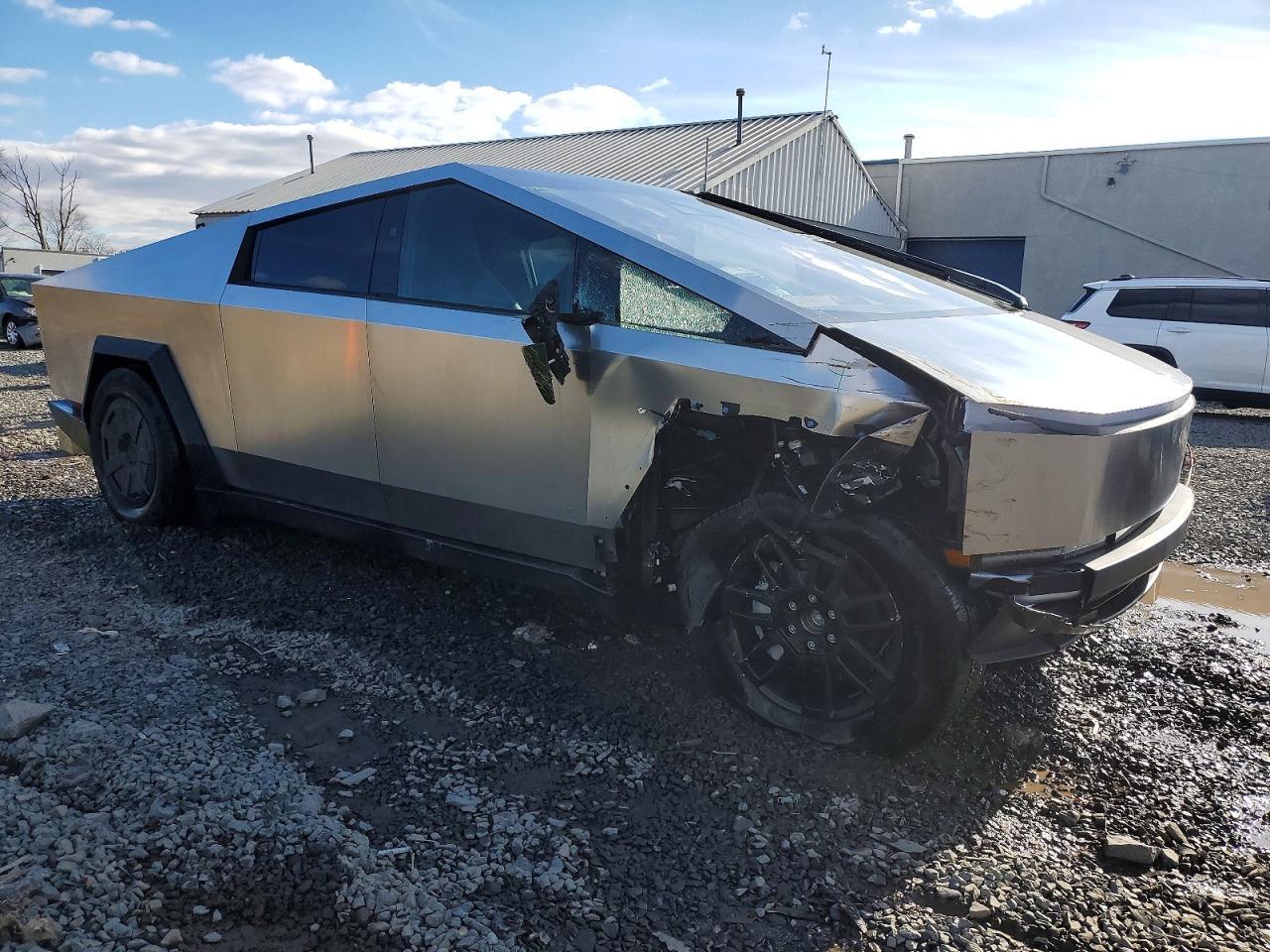 2025 TESLA Cybertruck
