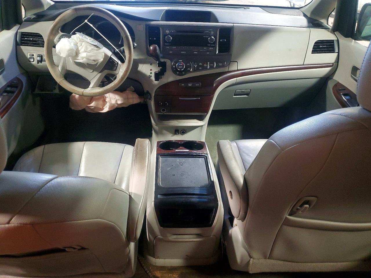 2012 TOYOTA SIENNA