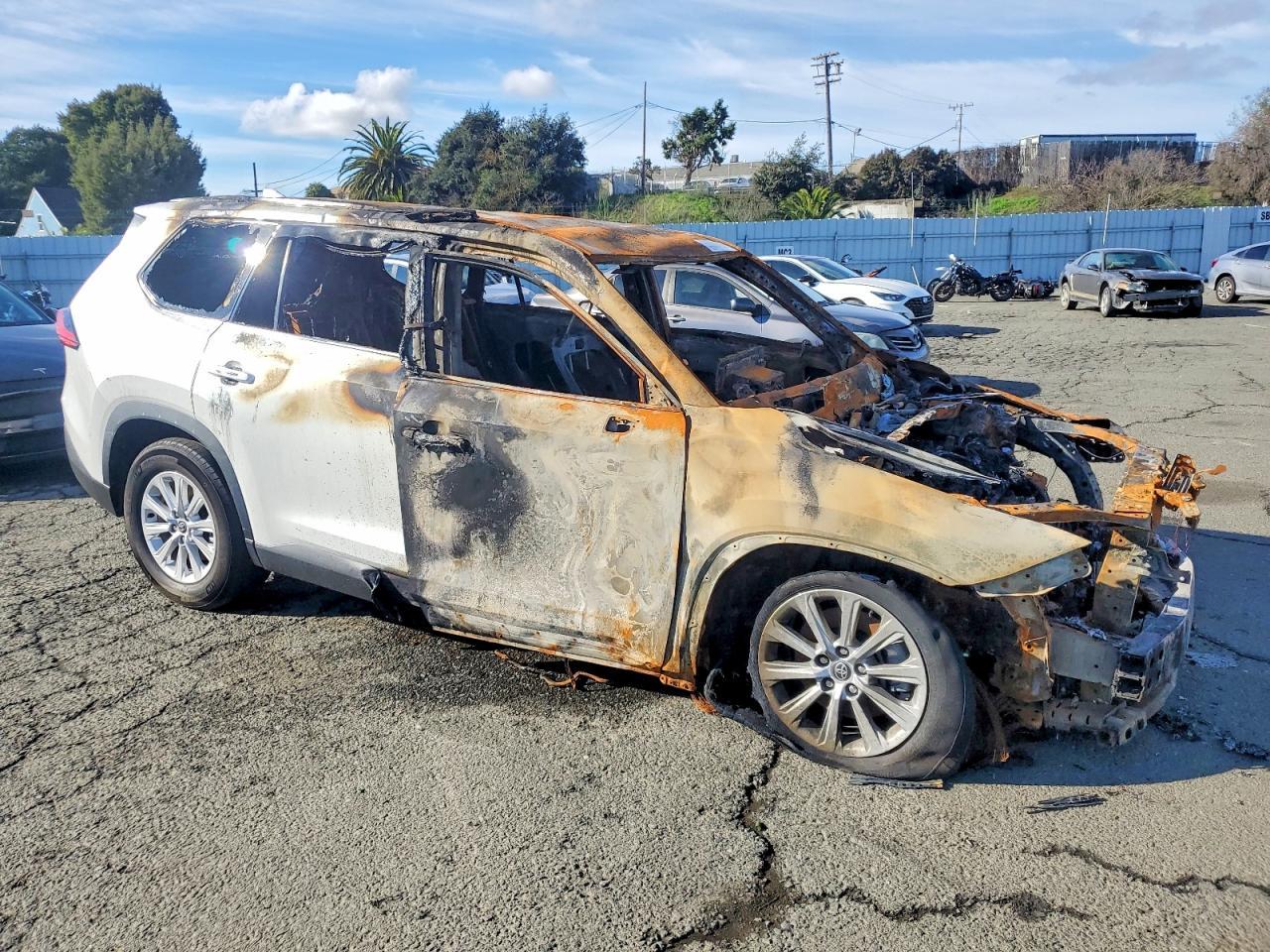2024 TOYOTA HIGHLANDER