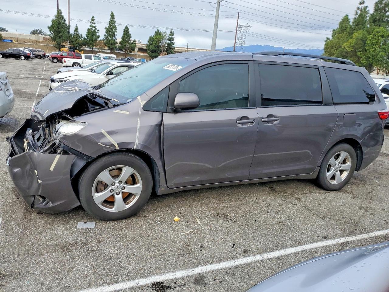 2017 TOYOTA SIENNA