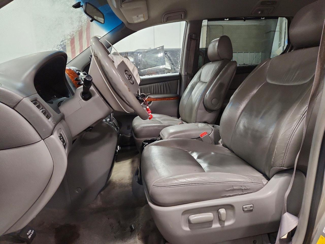 2008 TOYOTA SIENNA