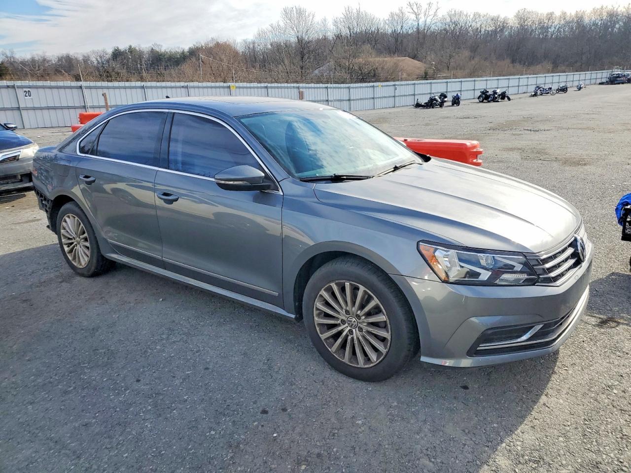 2016 VOLKSWAGEN Passat