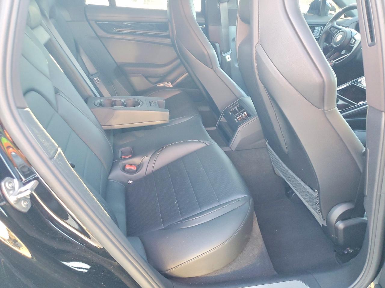 2025 PORSCHE Panamera