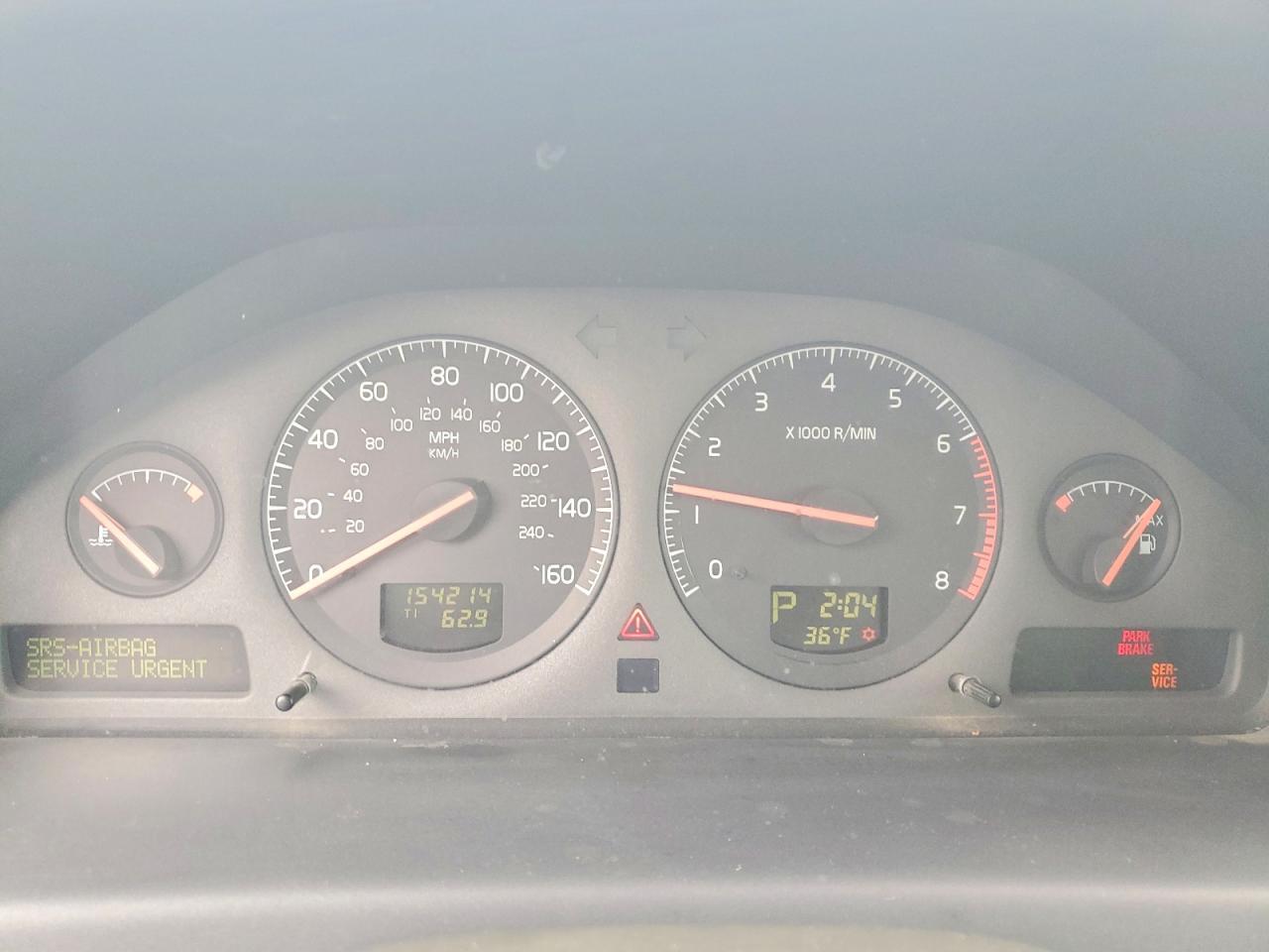 2001 VOLVO V70