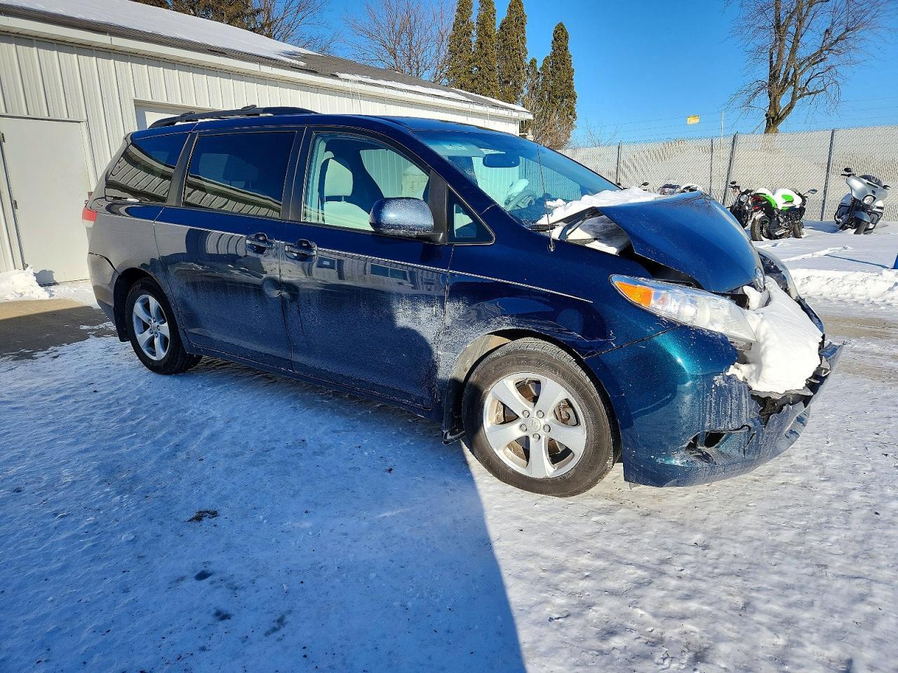 2012 TOYOTA SIENNA