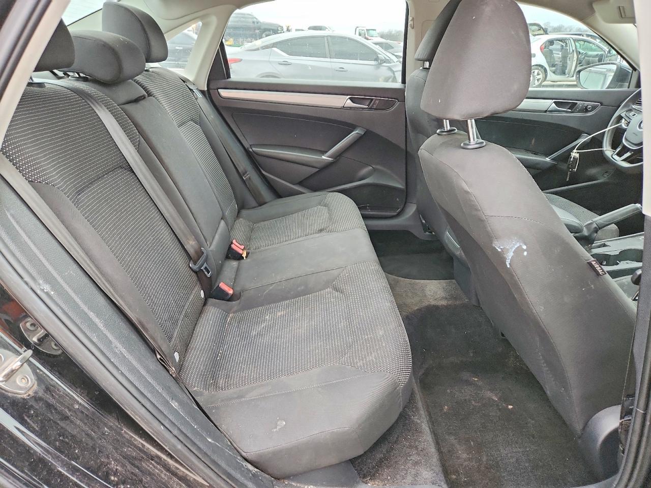 2016 VOLKSWAGEN Passat
