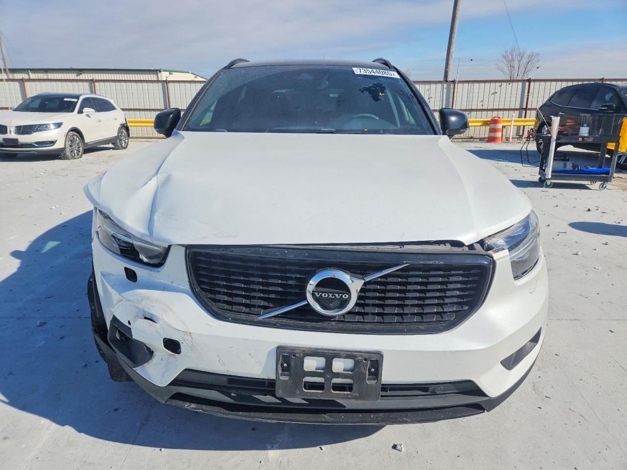 2021 VOLVO XC40