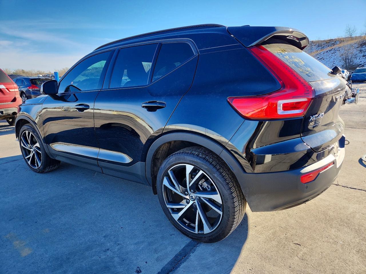 2021 VOLVO XC40