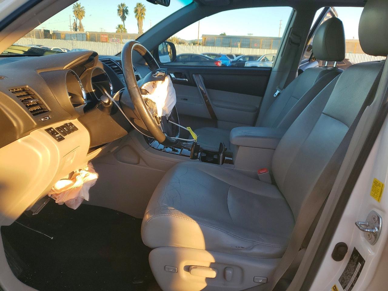 2011 TOYOTA HIGHLANDER