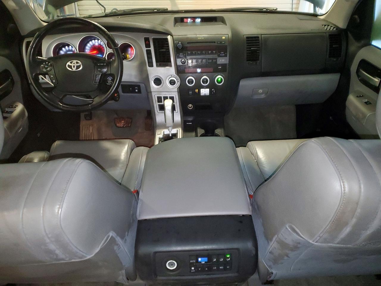 2008 TOYOTA Sequoia