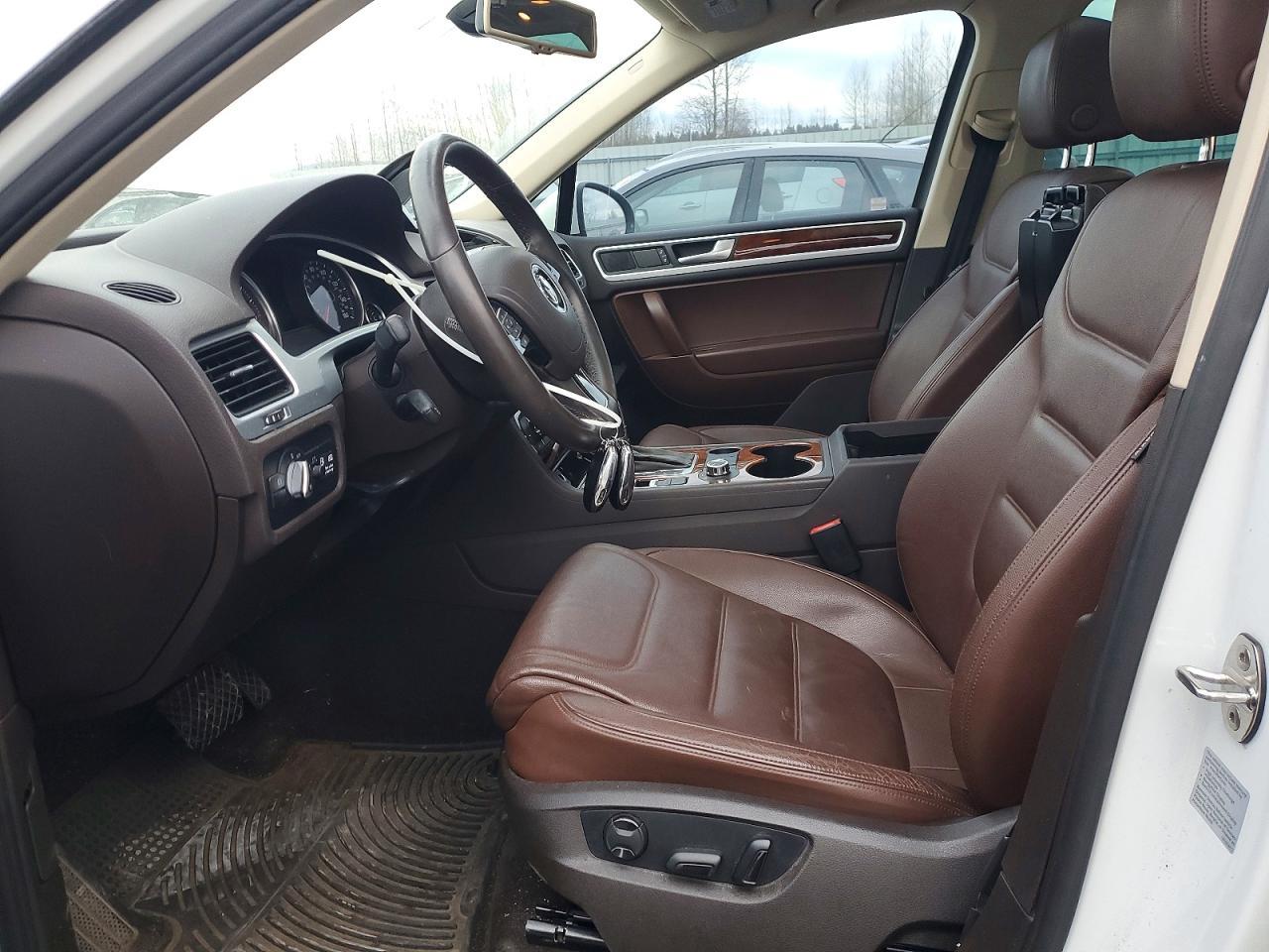 2012 VOLKSWAGEN Touareg