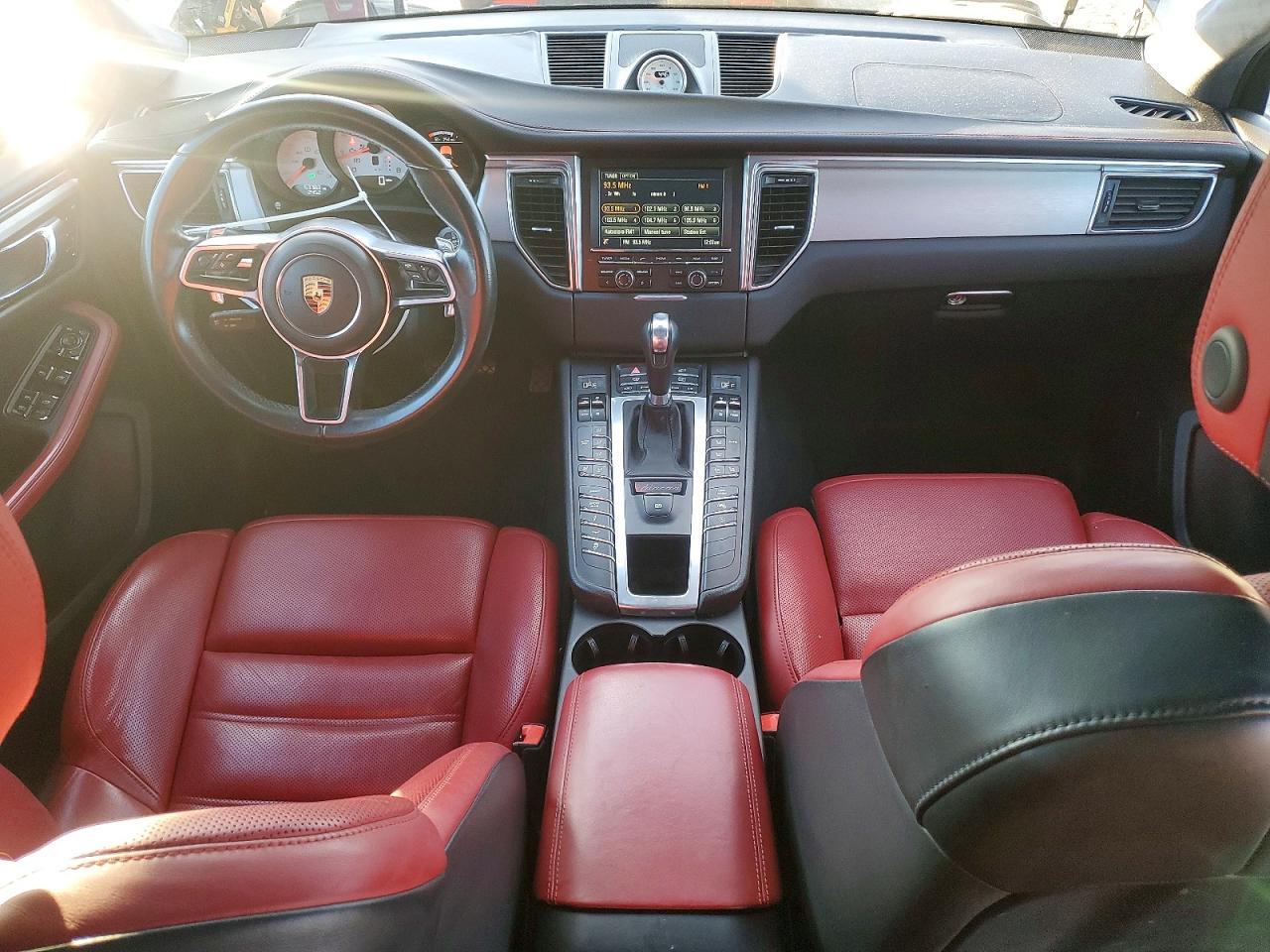 2016 PORSCHE Macan