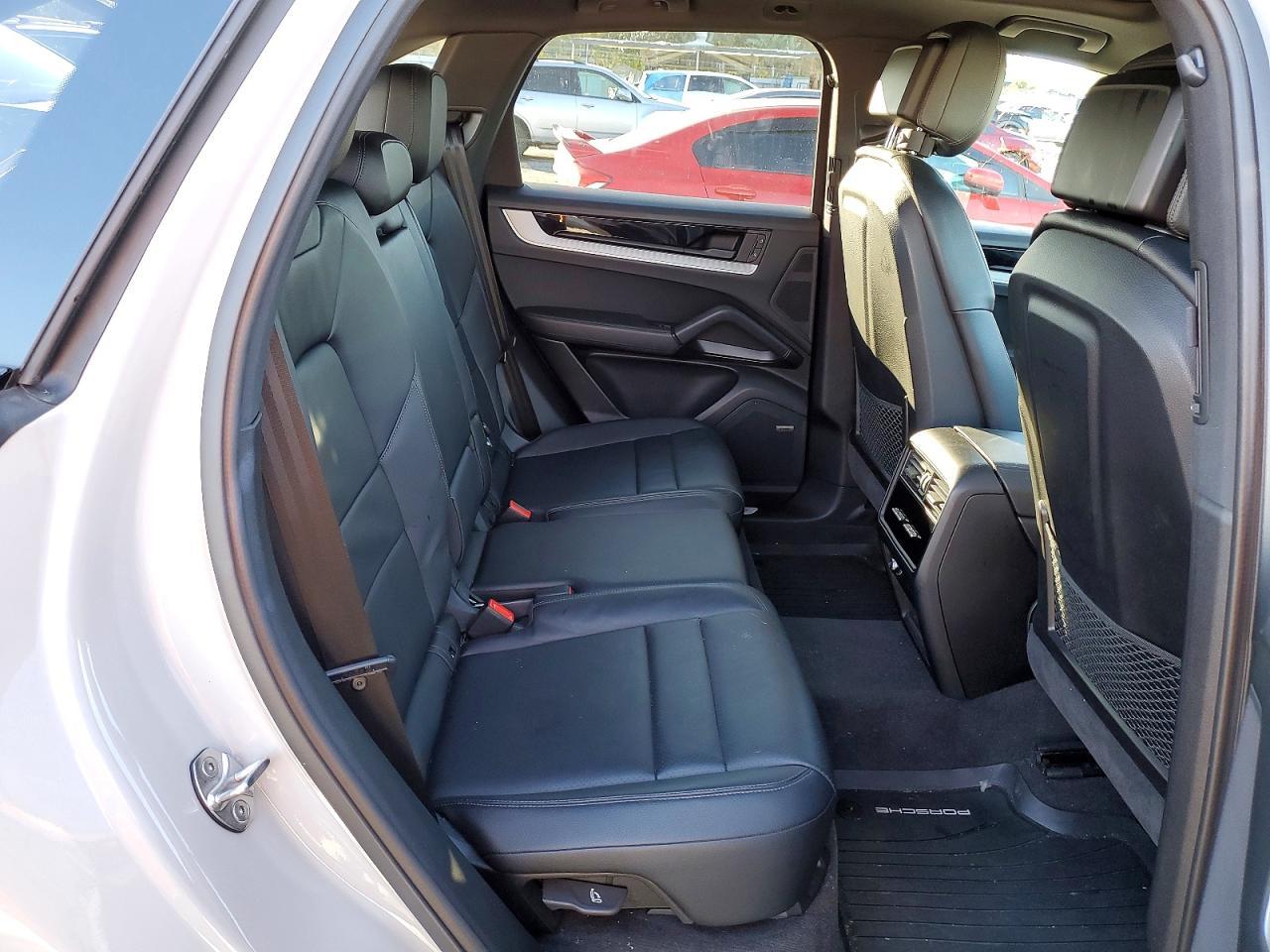 2024 PORSCHE CAYENNE