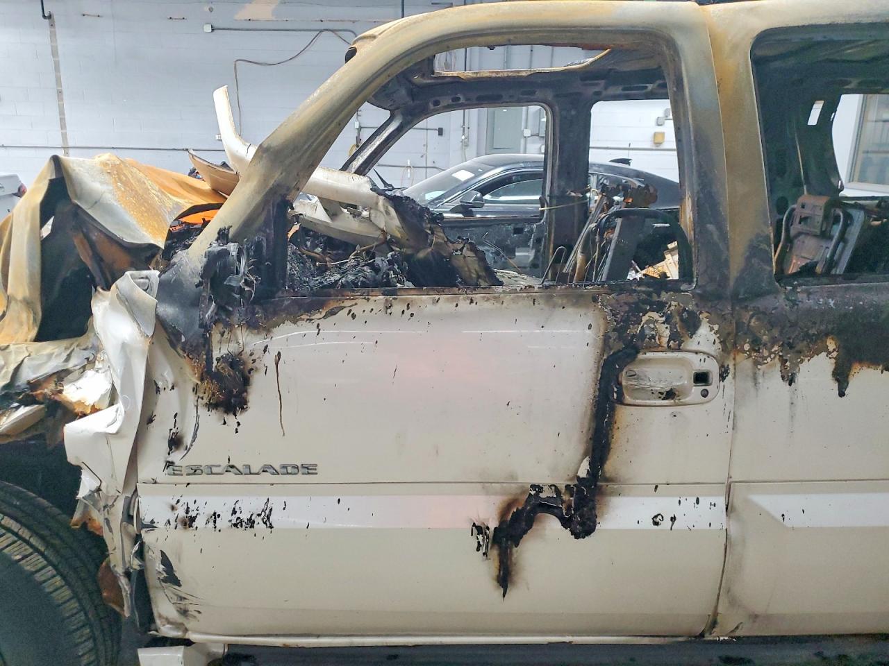 2004 CADILLAC ESCALADE