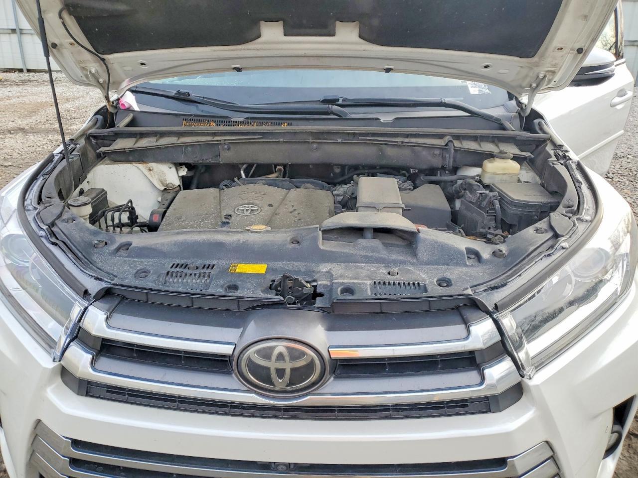 2017 TOYOTA HIGHLANDER
