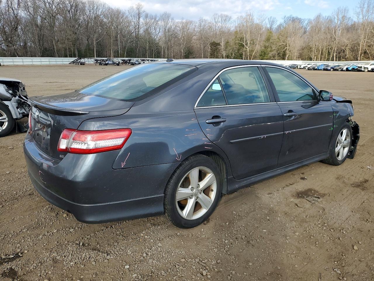 2011 TOYOTA CAMRY