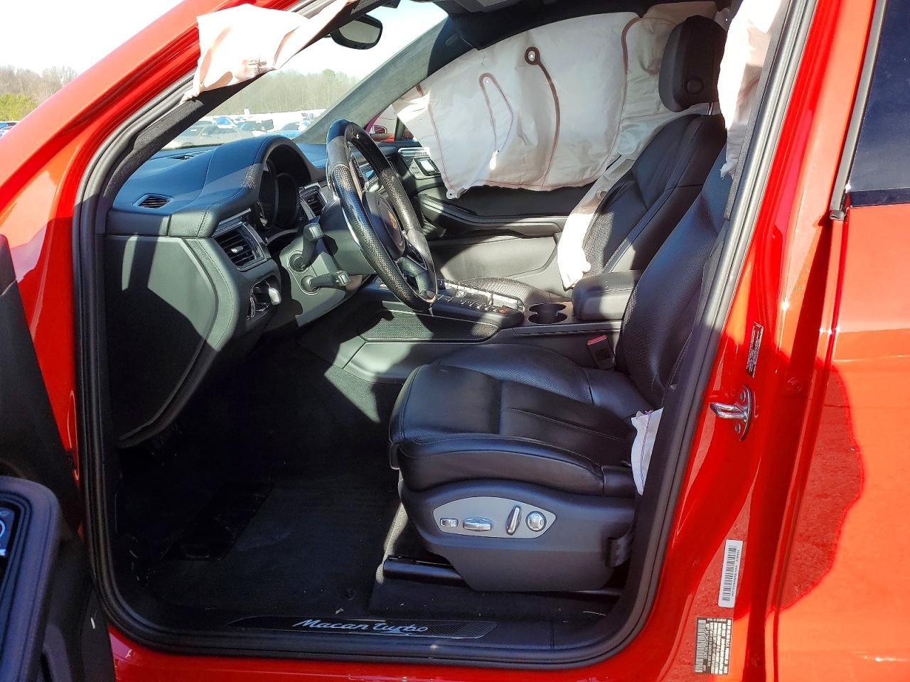 2016 PORSCHE Macan