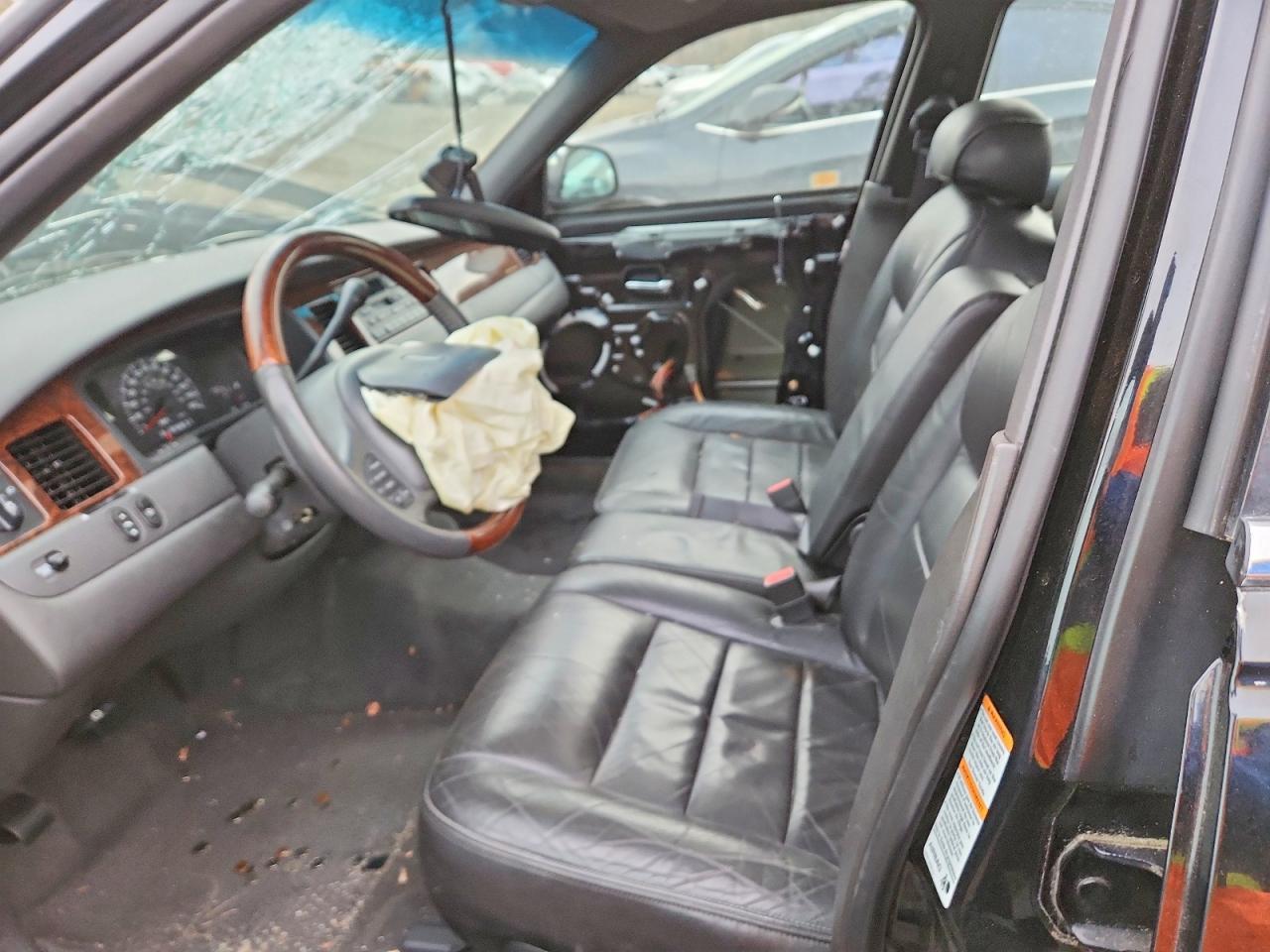 2002 LINCOLN Town Car