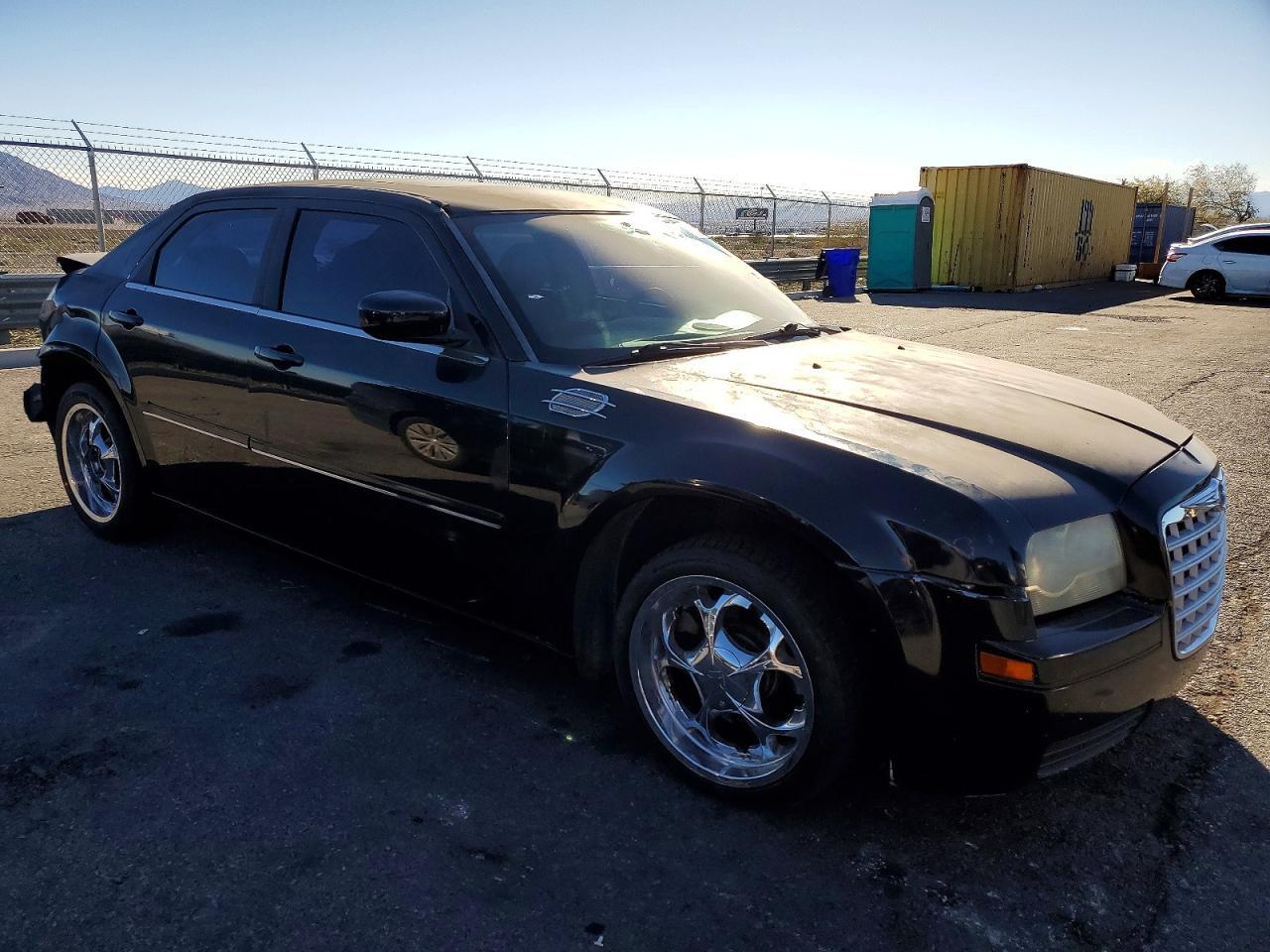 2005 CHRYSLER 300