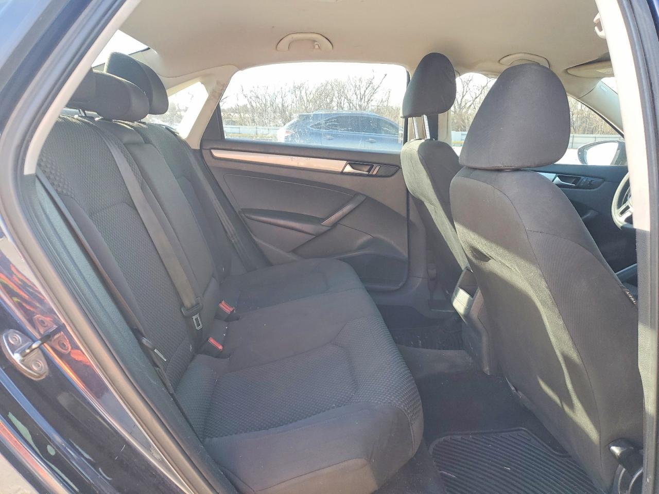 2012 VOLKSWAGEN Passat