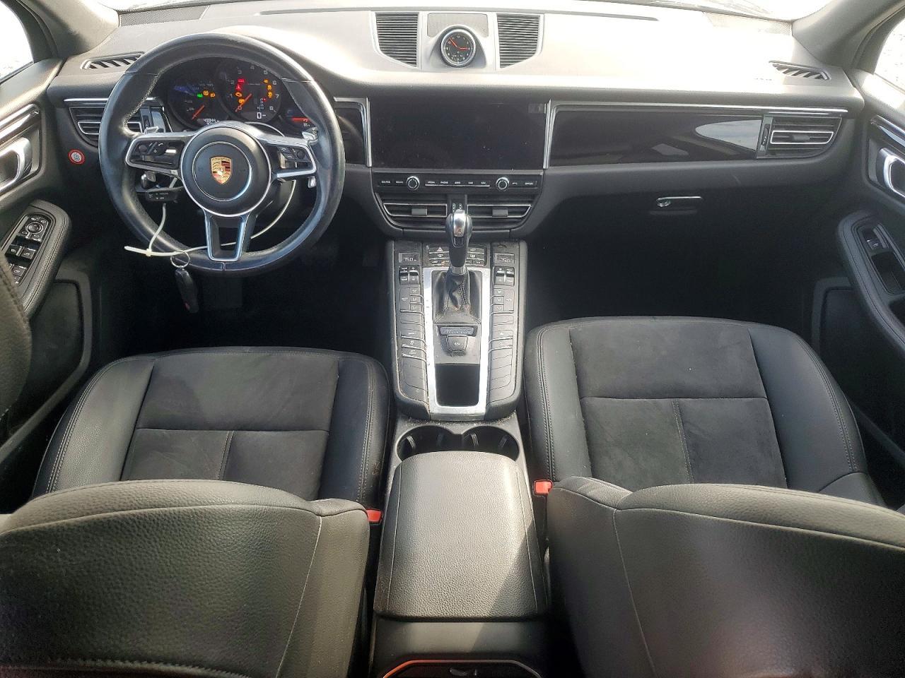 2019 PORSCHE Macan