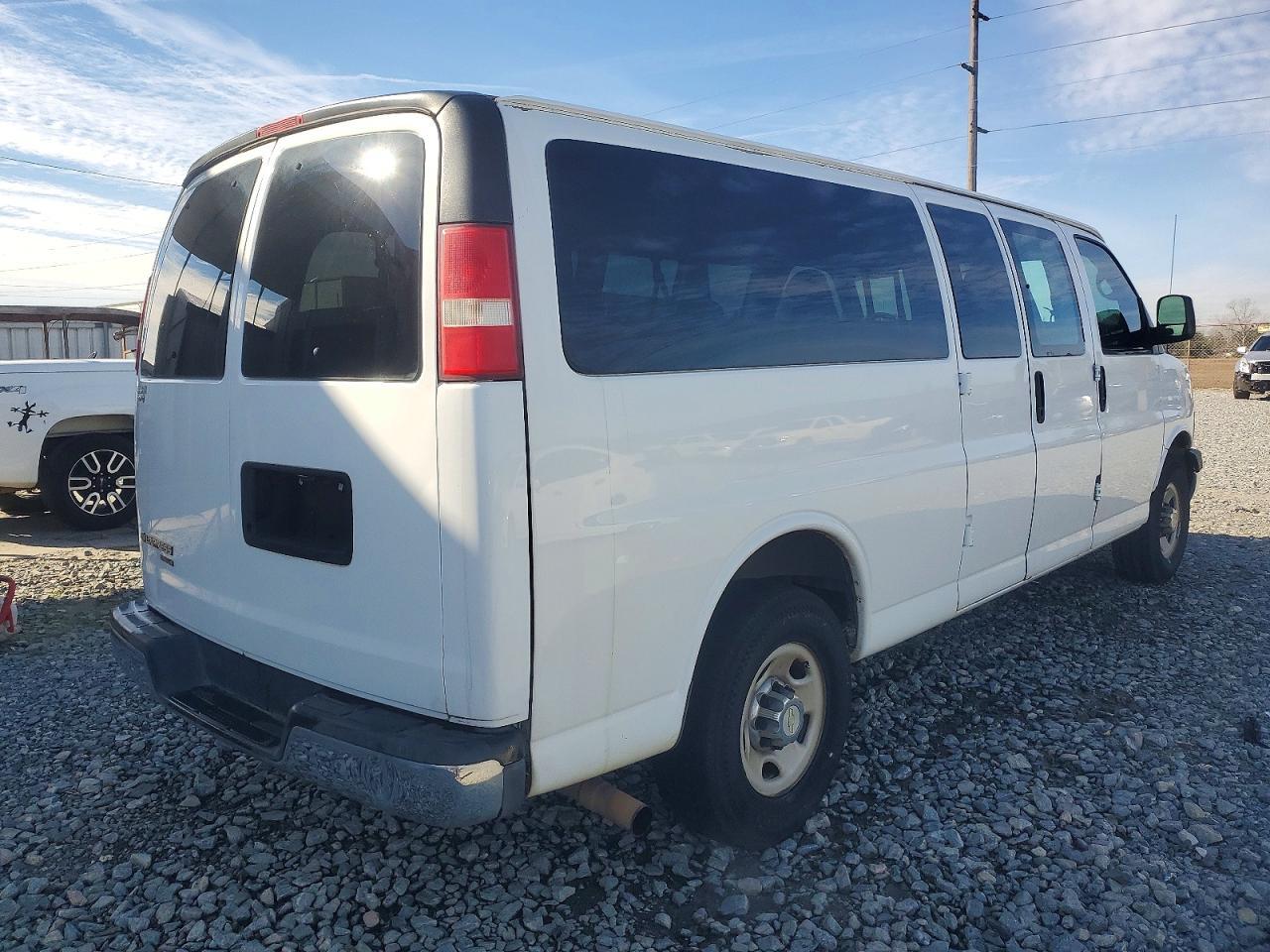 2014 CHEVROLET Express 3500
