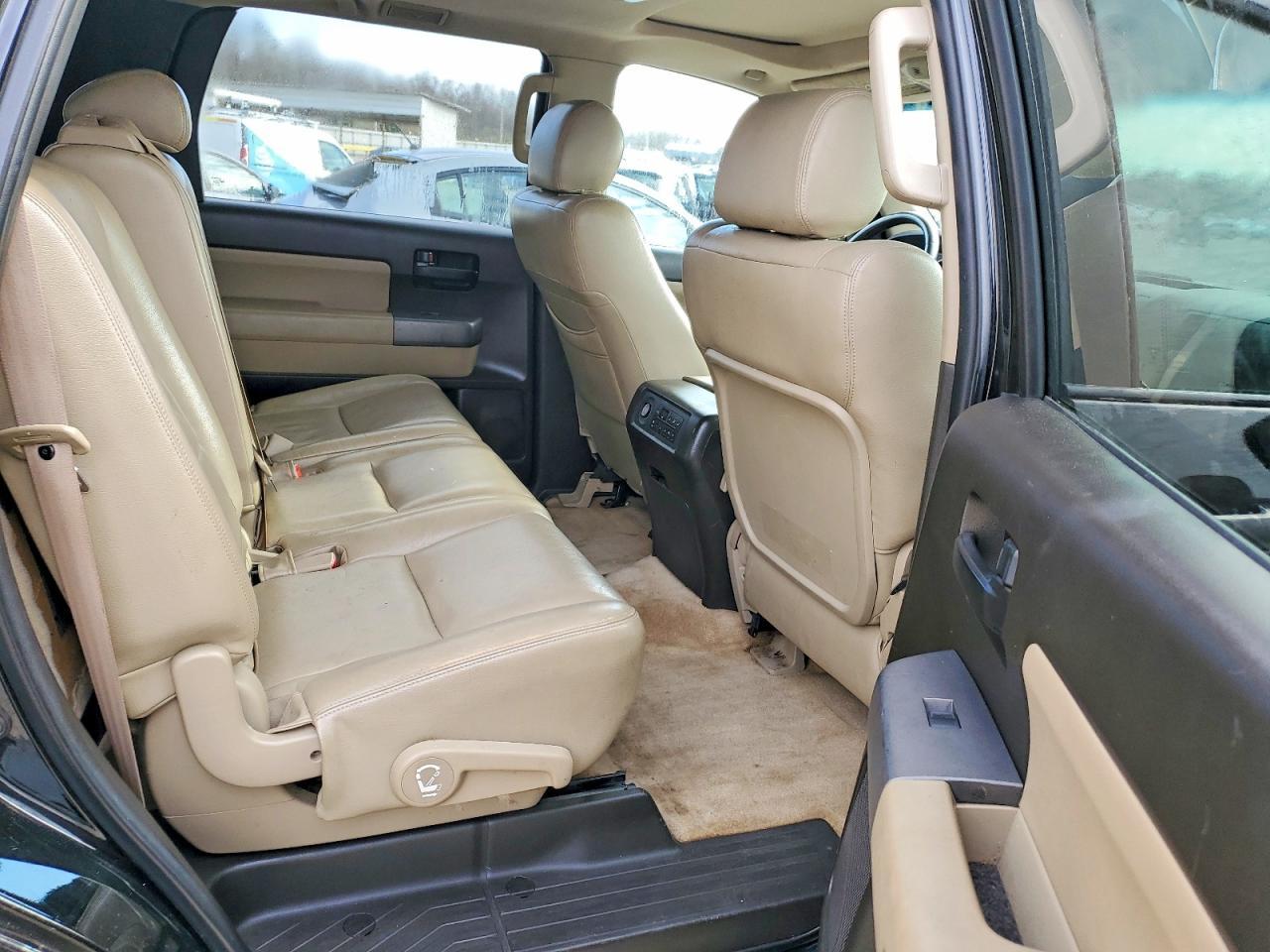 2010 TOYOTA Sequoia