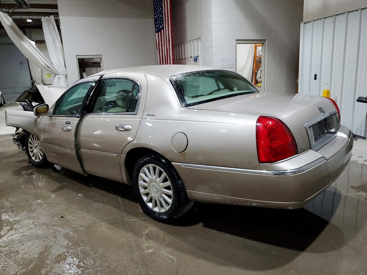2003 LINCOLN Town Car