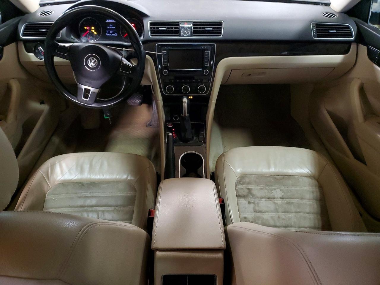 2014 VOLKSWAGEN Passat