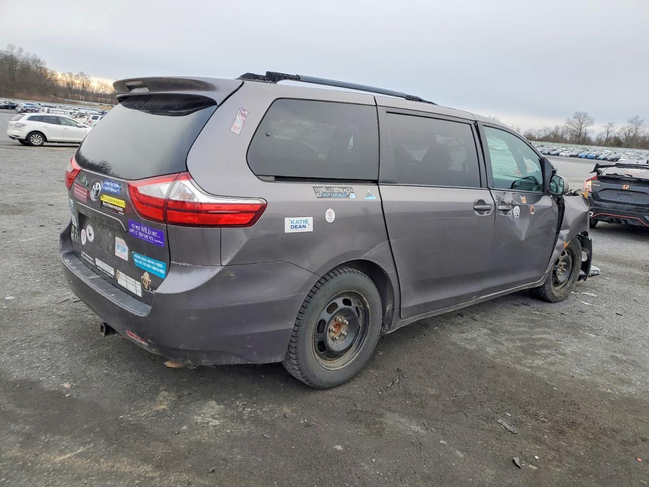 2015 TOYOTA SIENNA