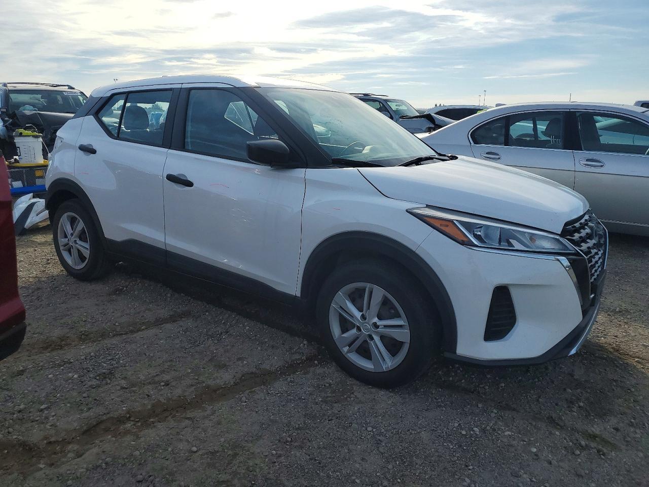2022 NISSAN KICKS
