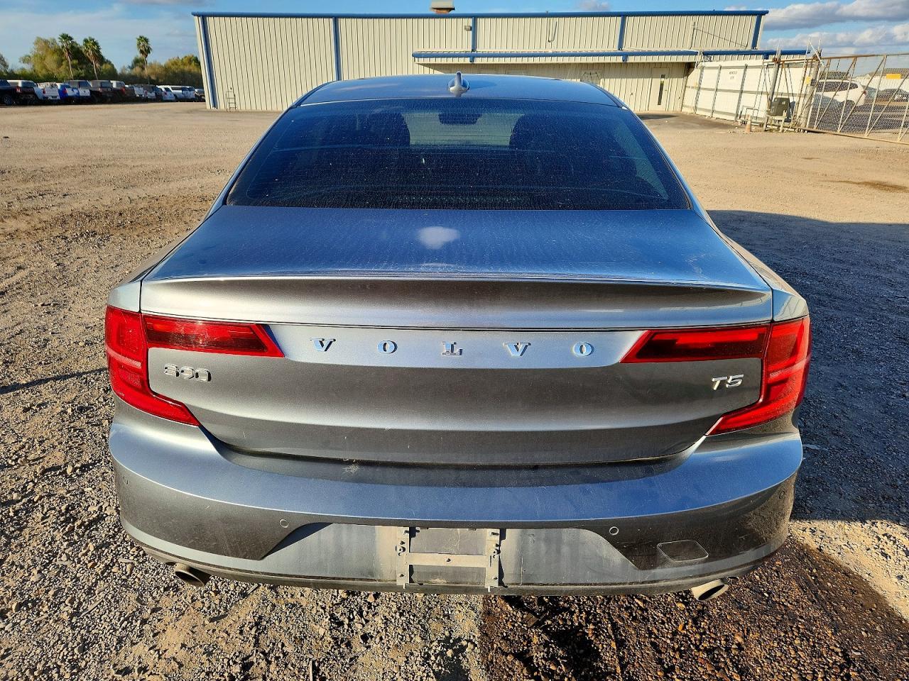 2018 VOLVO S90