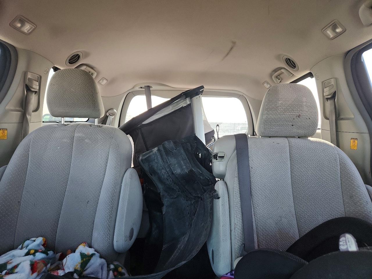 2011 TOYOTA SIENNA