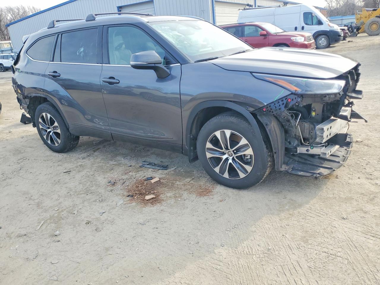 2022 TOYOTA HIGHLANDER