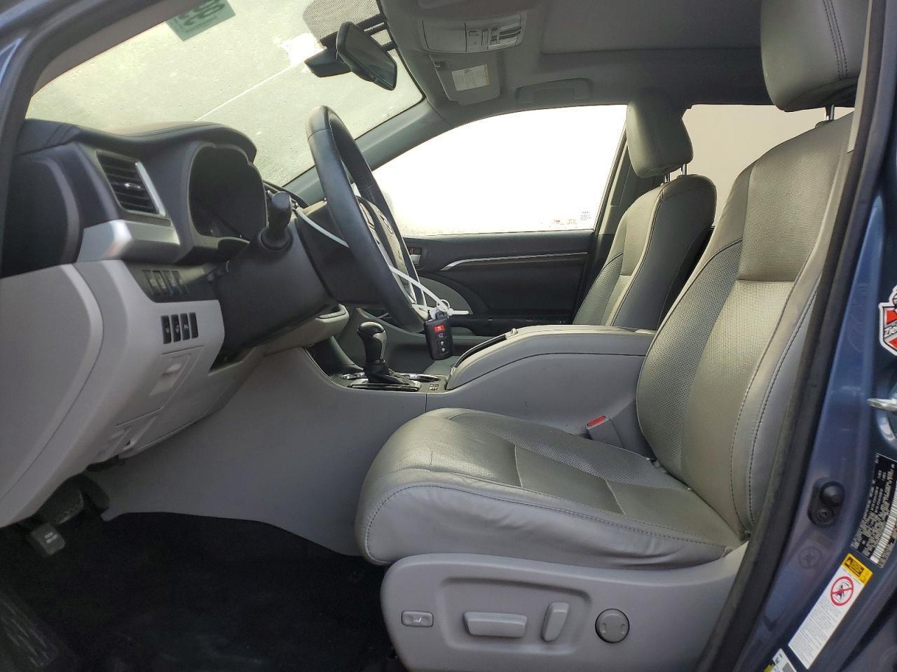 2016 TOYOTA HIGHLANDER
