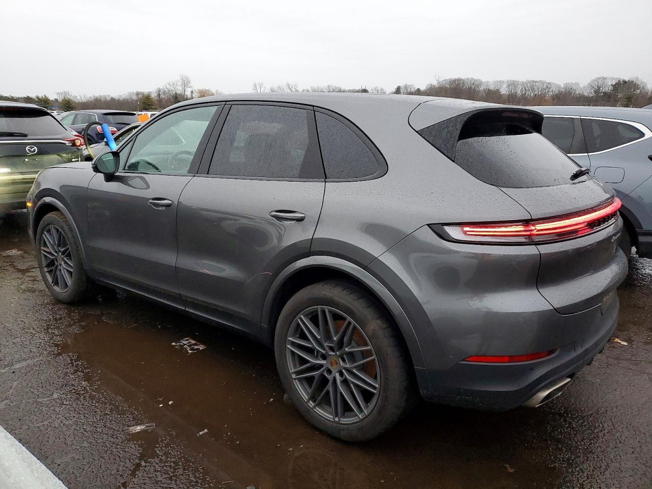 2024 PORSCHE CAYENNE