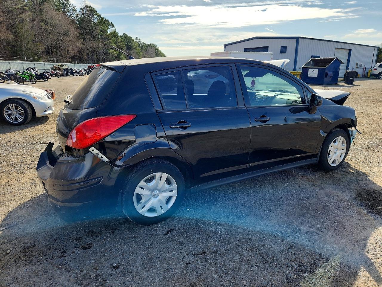 2011 NISSAN VERSA