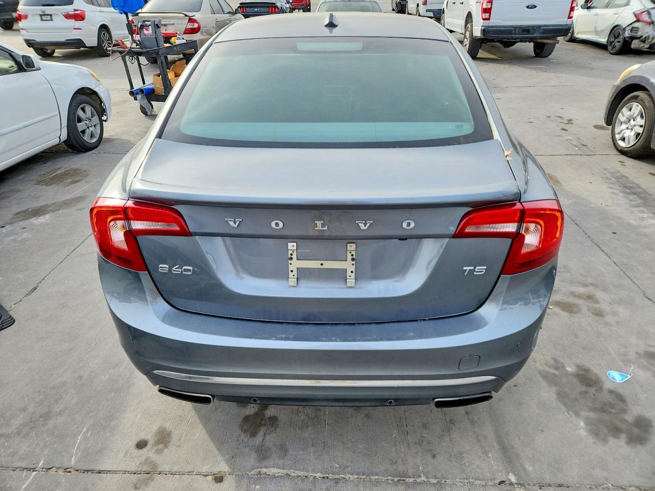 2017 VOLVO S60