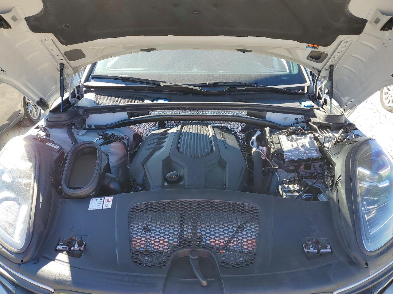 2024 PORSCHE Macan