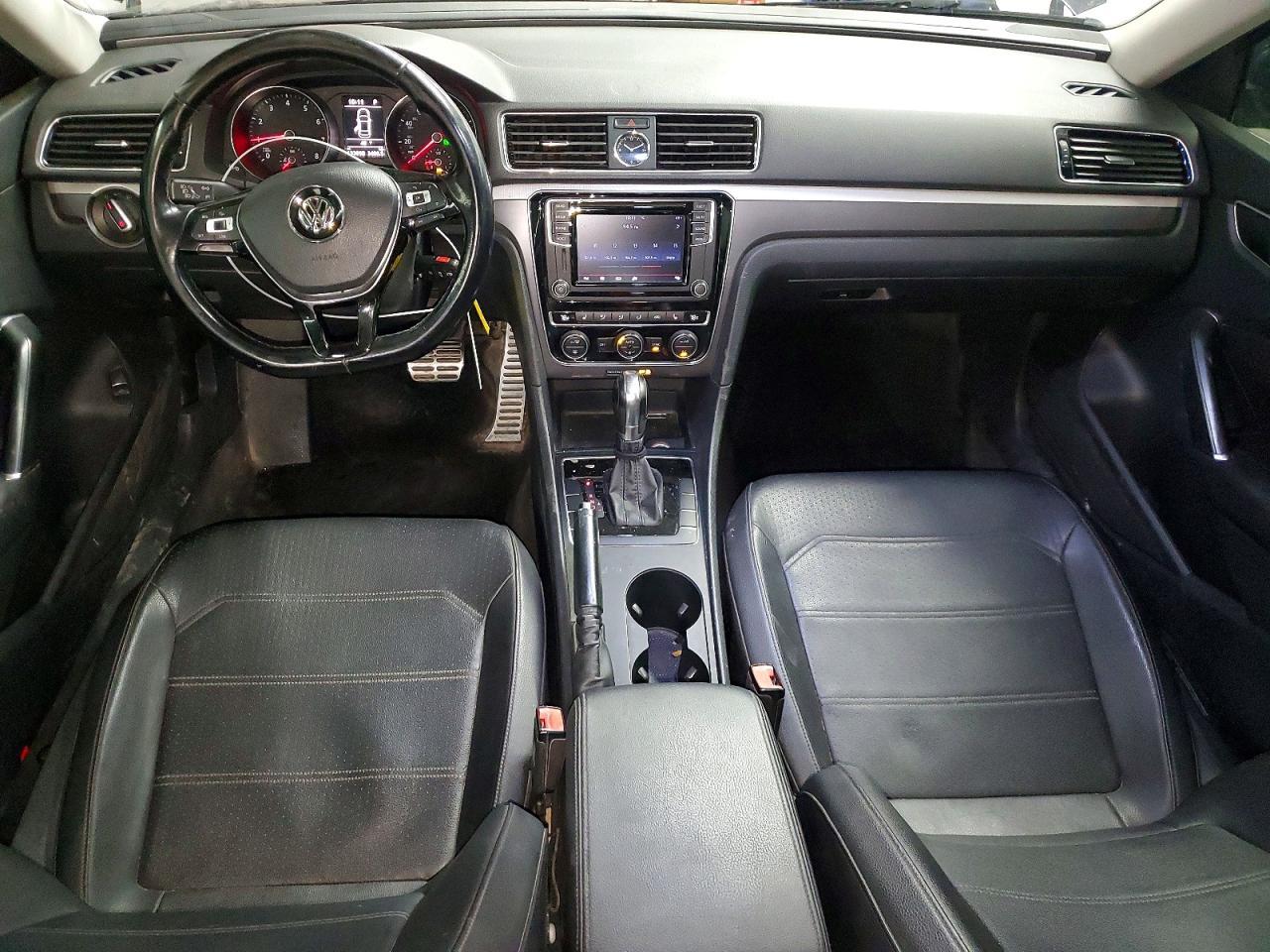 2017 VOLKSWAGEN Passat